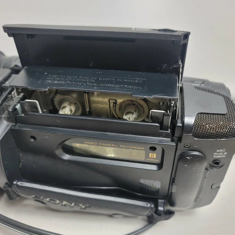 Sony Video Hi-8 Handycam CCD-TR400 Camcorder As Is NO work selling just for part